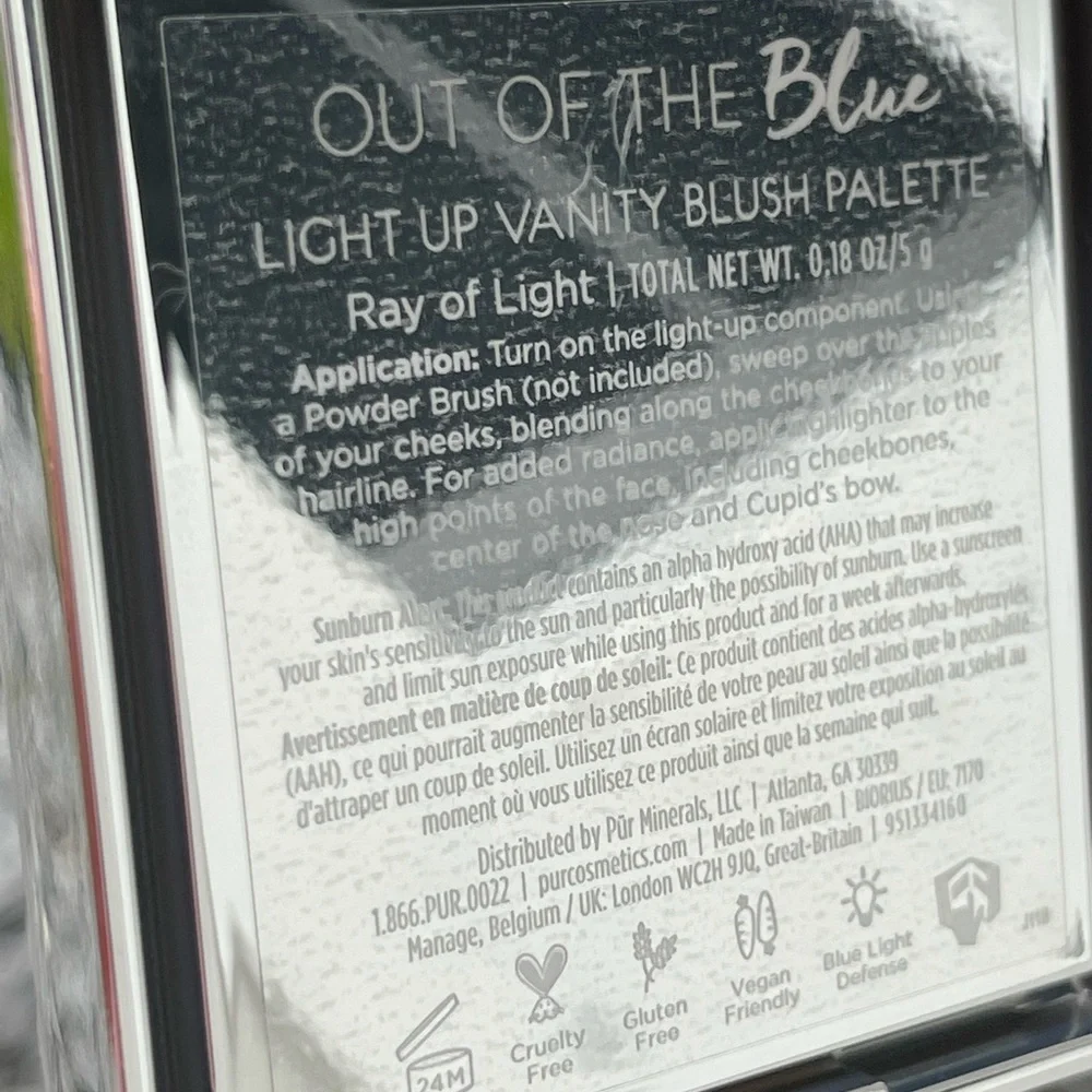 PUR Out of the Blue Light Up Blush Vanity Palette